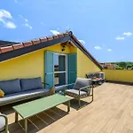 Premium Seven With Pool In Porec