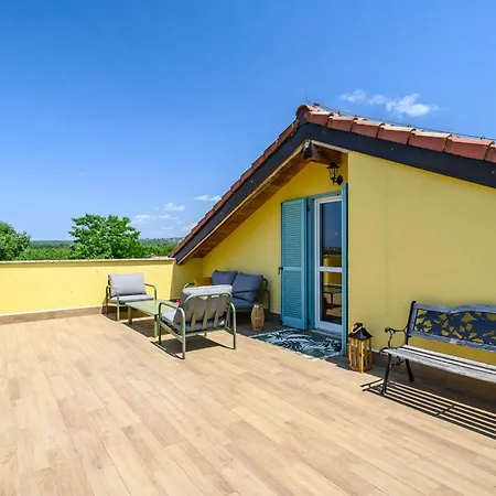 Premium Seven With Pool In Poreč